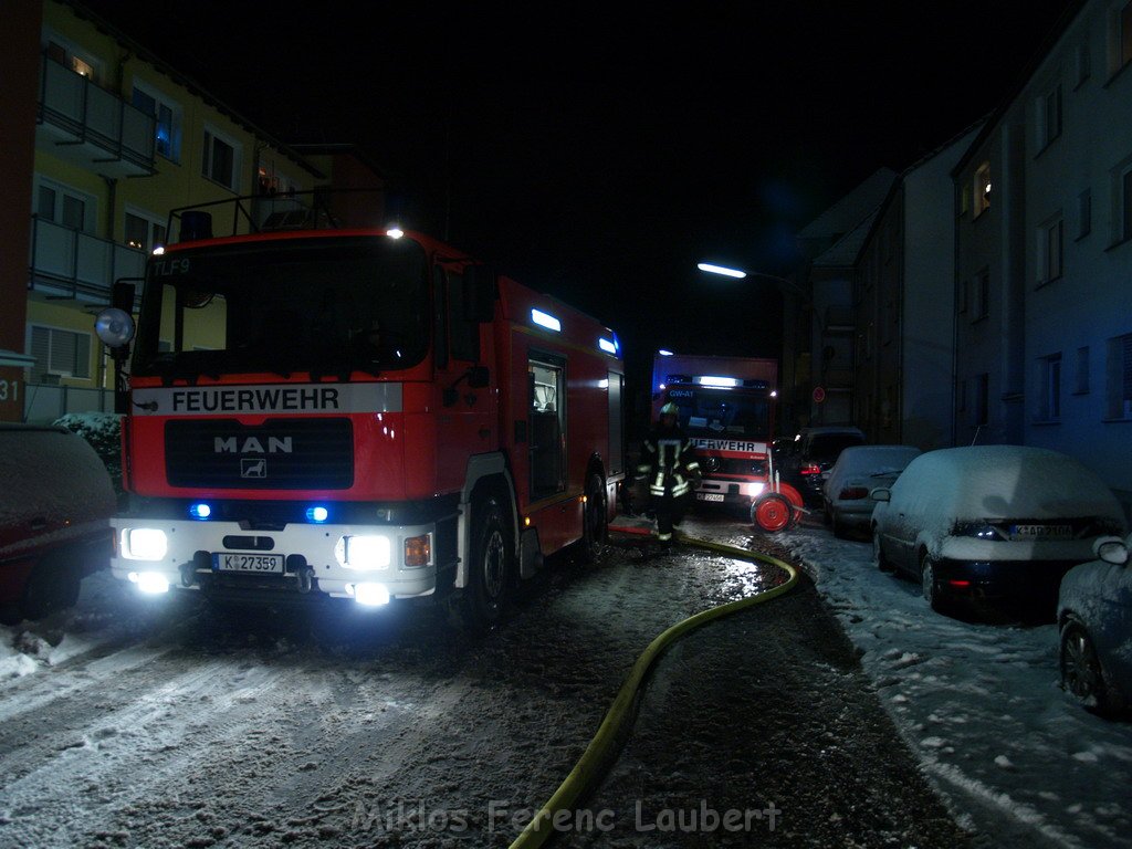 Feuer in Kueche Koeln Vingst Homarstr P625.JPG